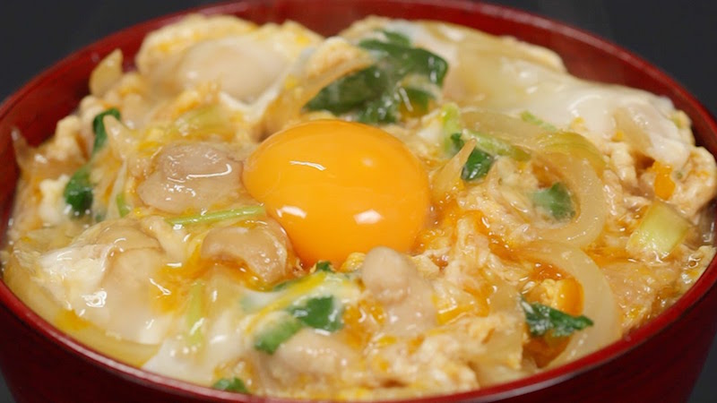 recette-riz-japonais-garni-poulet-oeufs-oyakodon
