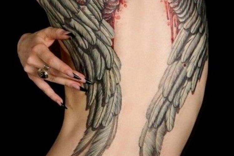 Tatouage ange: un message profond ou un look branché?