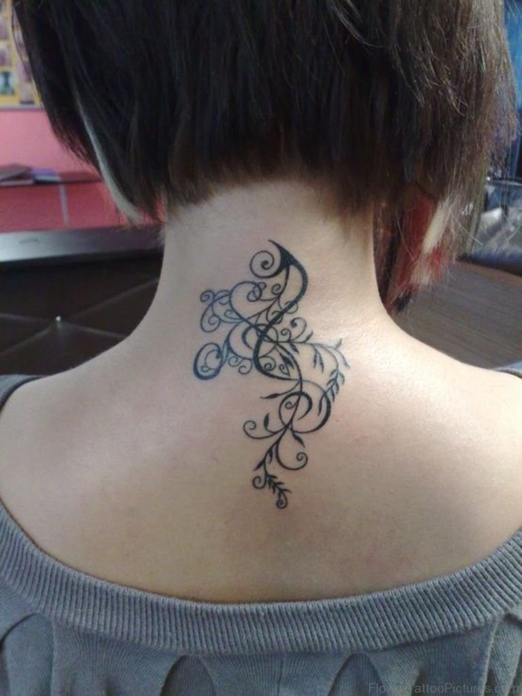 tatouage-arabesque-lettre-nuque-femme