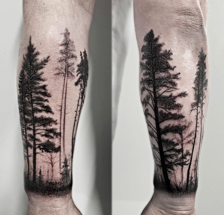 tatouage-arbre-paysage-forestier-encre-noire-manchette-homme