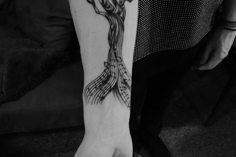 Tatouage arbre et tatouage arbre de vie : signification et inspirations