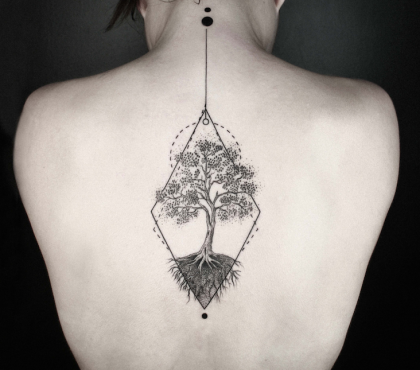 tatouage-arbre-vie-losange-cercle-dotwork-dos