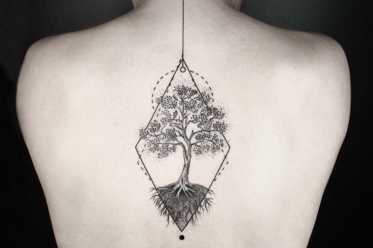 tatouage arbre de vie sur le cou