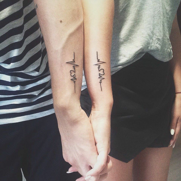 tatouage battement de coeur symbole amour partage