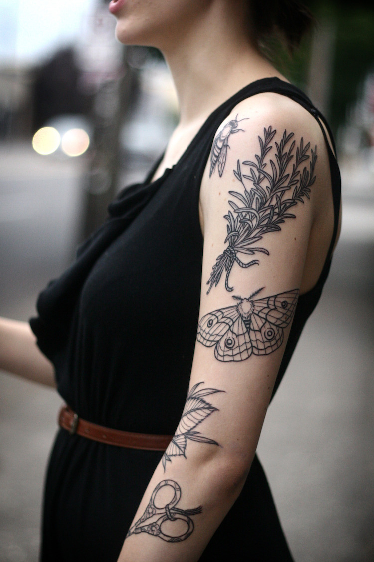 tatouage-bras-femme-divers-motifs-graphiques