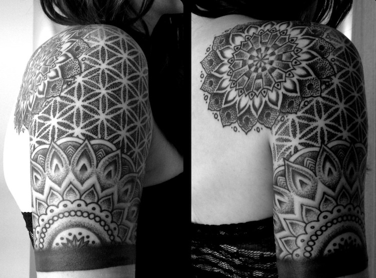 tatouage-bras-femme-épaule-demi-manchette-fleur-vie-mandala