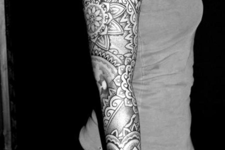 Tatouage bras femme - nos coups de cœur pour votre tatouage manchette