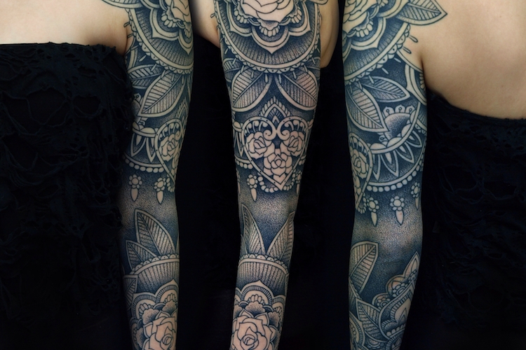 Tatouage bras femme - nos coups de cœur pour votre tatouage manchette
