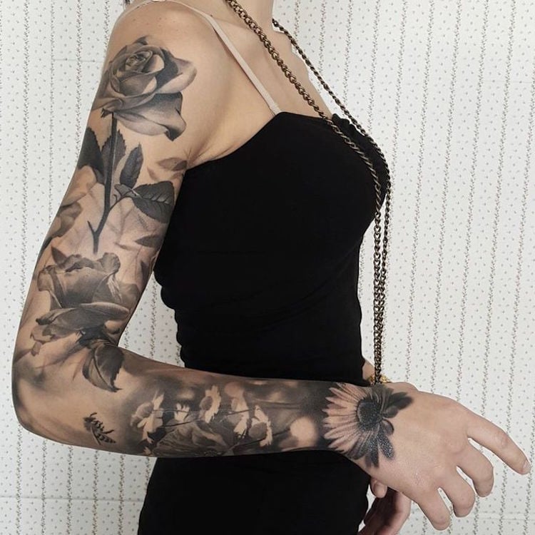 tatouage-bras-femme-manche-complete-roses-marguerites