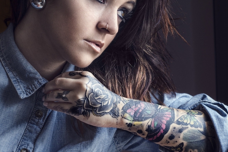 Tatouage bras femme - nos coups de cœur pour votre tatouage manchette