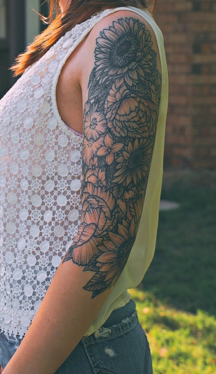 tatouage-bras-femme-manchette-coude-avant-bras-tournesols-graphiques