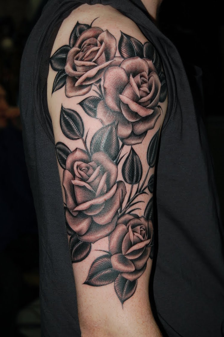 tatouage-bras-femme-manchette-roses