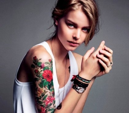 tatouage-bras-femme-manchette-tatouage-fleur