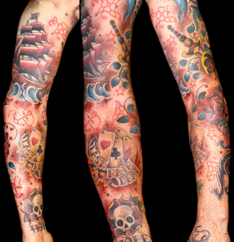 tatouage-bras-homme-old-school-ombrages-couleurs