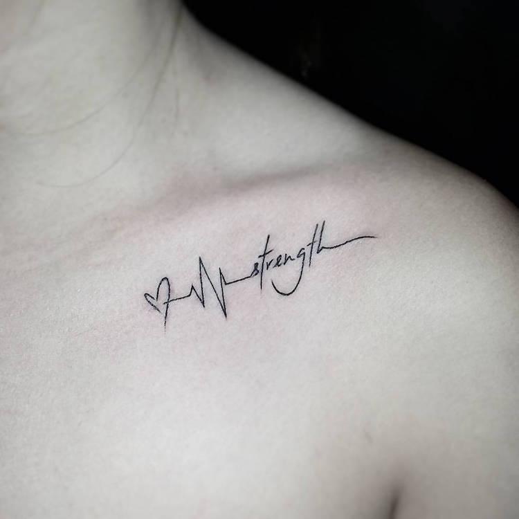 tatouage-coeur-battement-coeur-inscription-clavicule