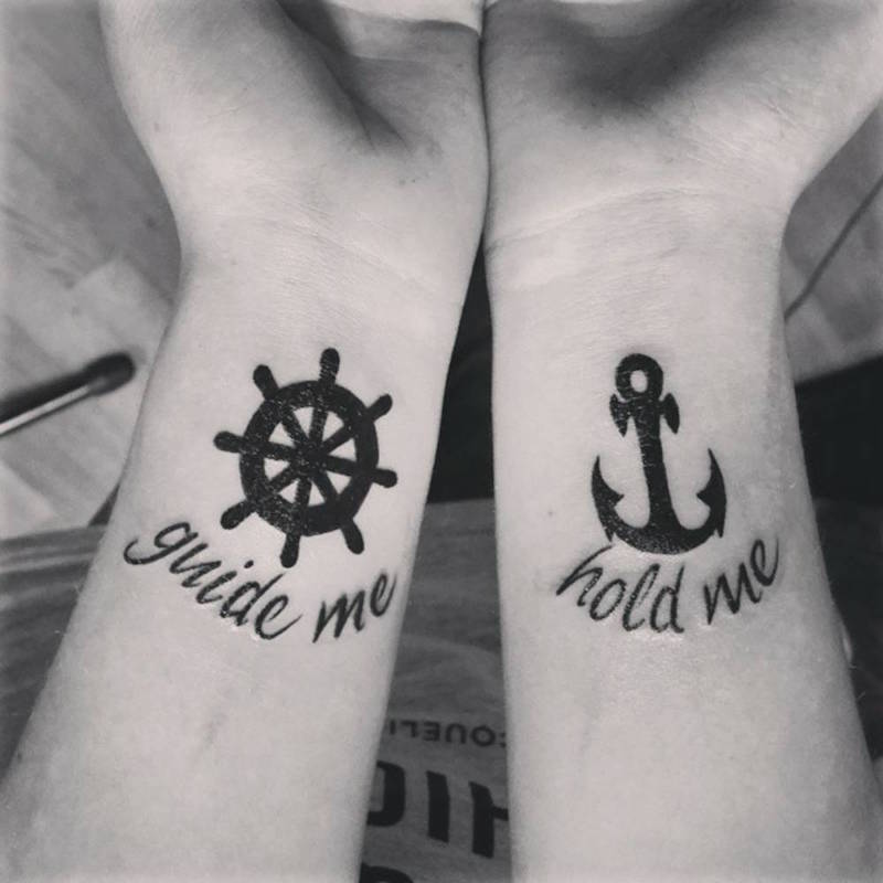tatouage-couple-barre-bateau-ancre-mots