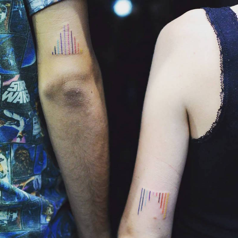 tatouage-couple-couleur-motifs-équivalents