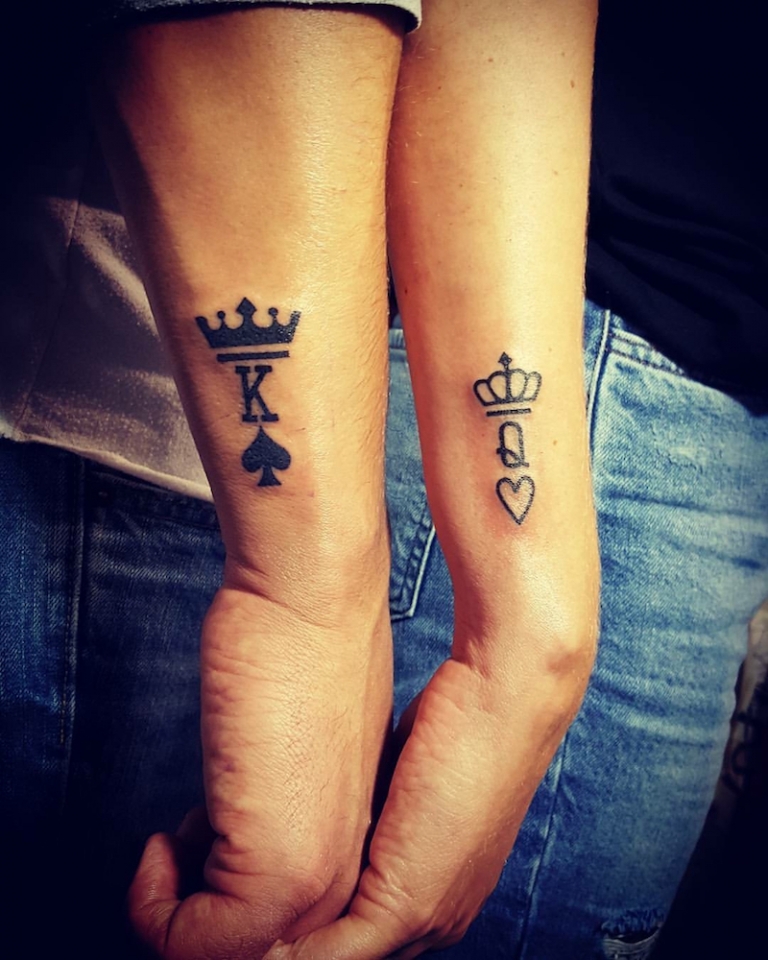 tatouage-couple-king-and-queen-couronnes-avant-bras