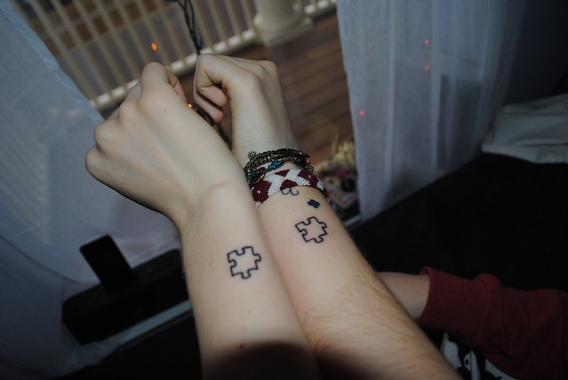 tatouage-couple-puzzle-pièces-sans-ombrages