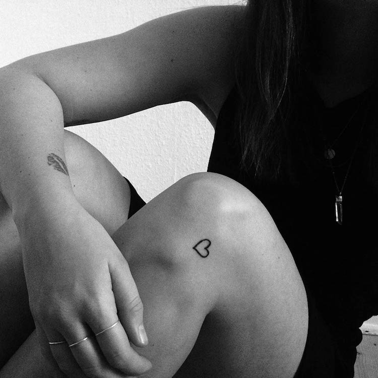 tatouage cœur genou-idée-tatouage-discret-femme
