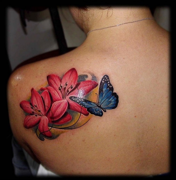 tatouage-fleur-de-lys-coloré-papillon