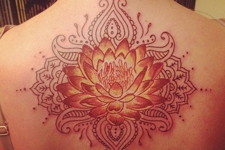 Tatouage fleur de lotus et tatouage fleur de lys : toutes nos