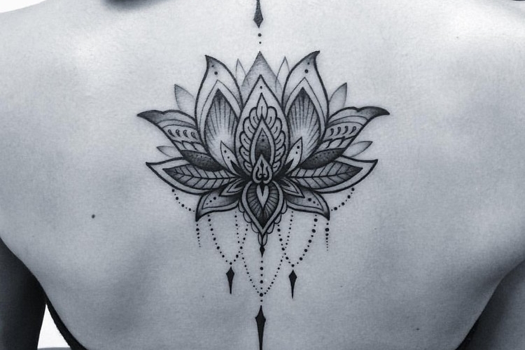 Tatouage fleur de lotus et tatouage fleur de lys : toutes nos