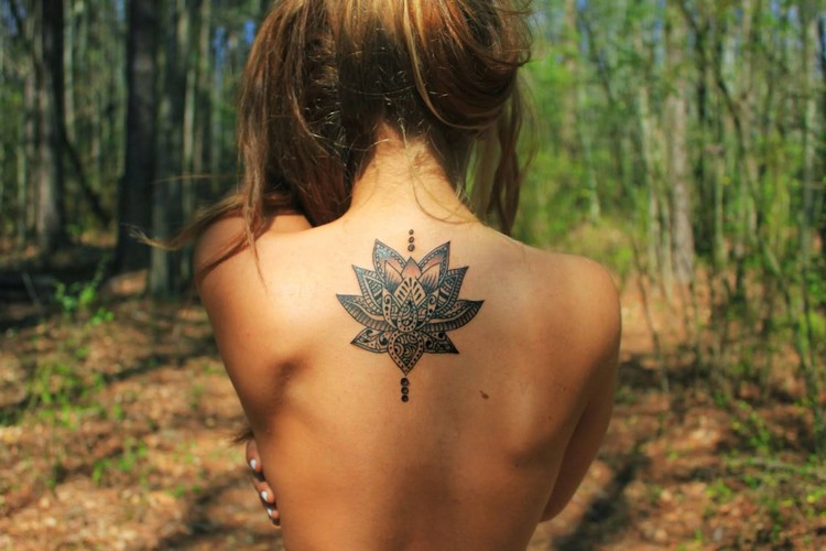 tatouage fleur lotus-dotwork-oriental
