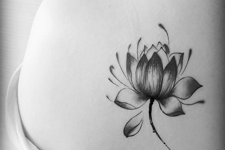Tatouage fleur de lotus et tatouage fleur de lys : toutes nos
