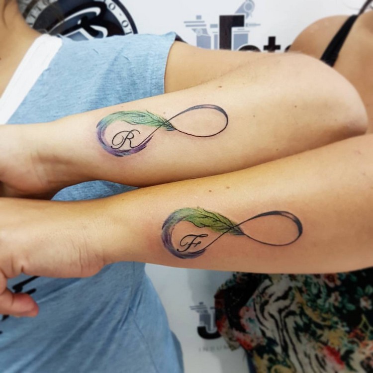 tatouage infini plume-aquarelle-personnalisé-couple