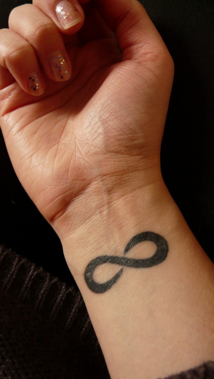 tatouage-infini-poignet