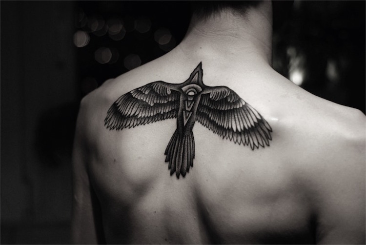 tatouage-oiseau-aigle-indien-dos-homme