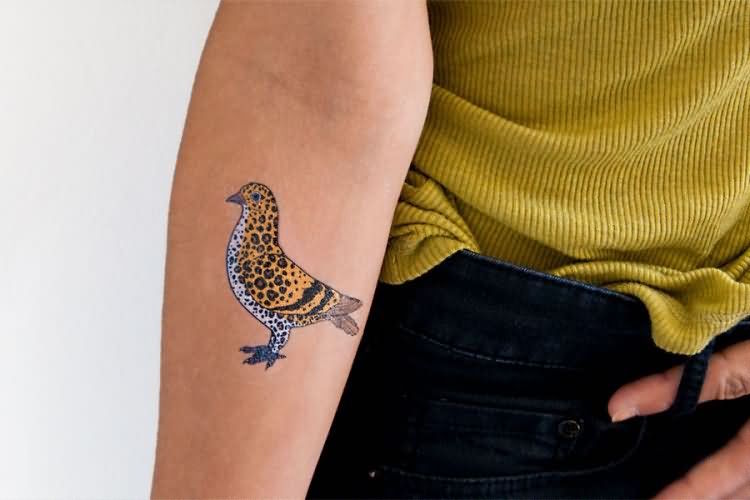 tatouage-oiseau-alouette-avant-bras-femme