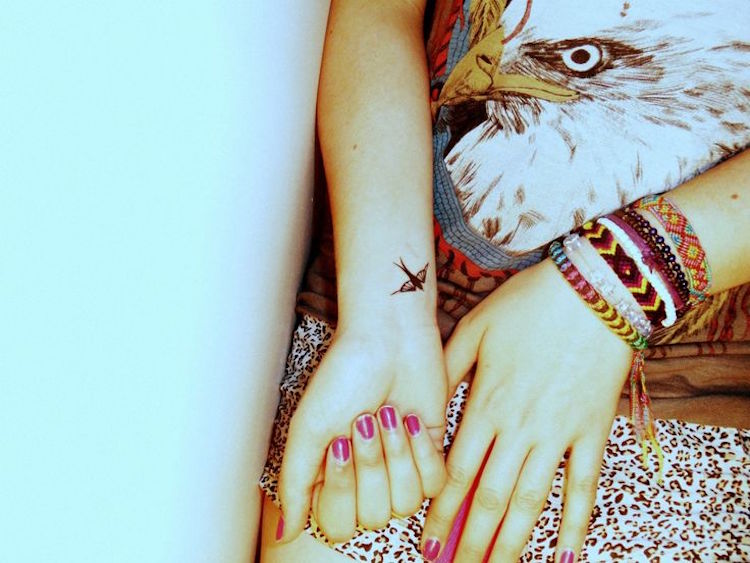 tatouage oiseau discret-tatouage-poignet-femme