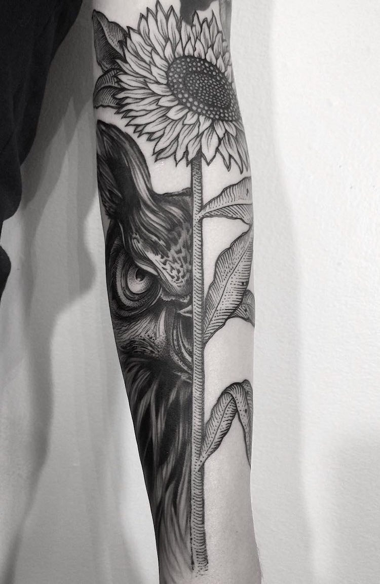 tatouage-oiseau-hibou-ténébreux-tournesol-manchette-homme