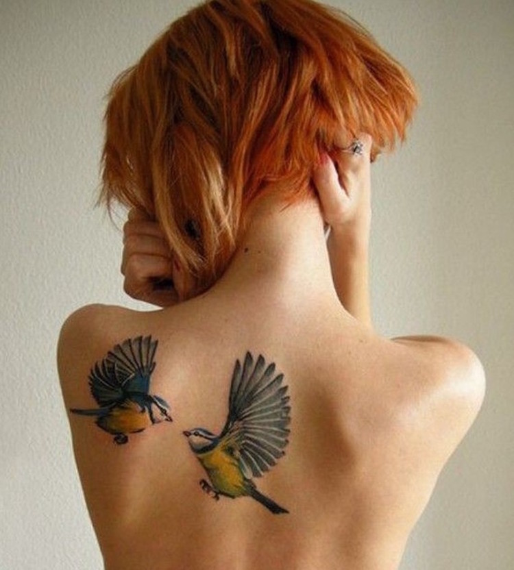 tatouage-oiseau-moineaux-dos-femme