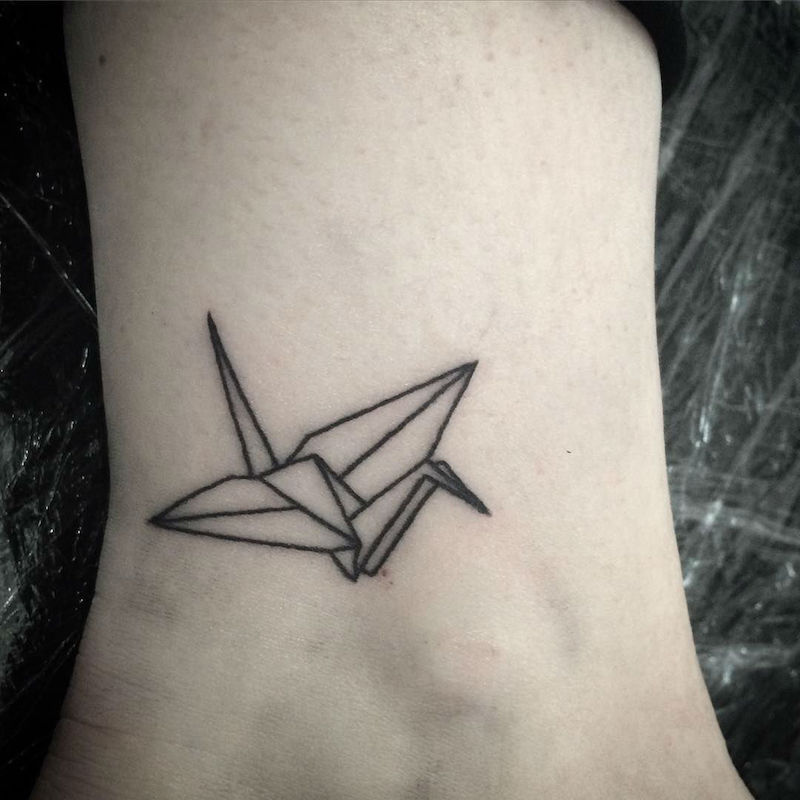 tatouage origami discret-grue-sans-remplissage