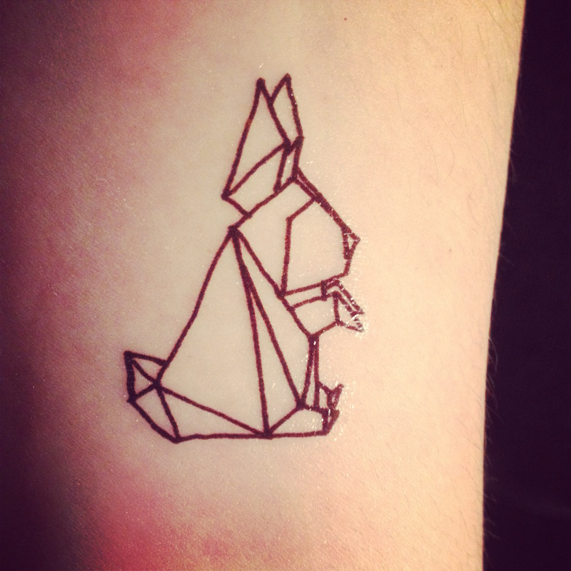 tatouage-origami-discret-lapin-mignon