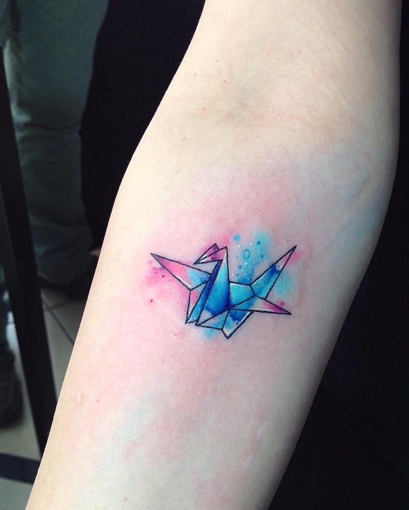 tatouage-origami-grue-fond-aquarelle
