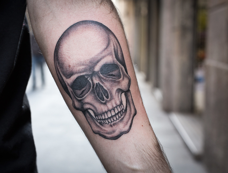 tatouage-tete-de-mort-calavera-black-gray