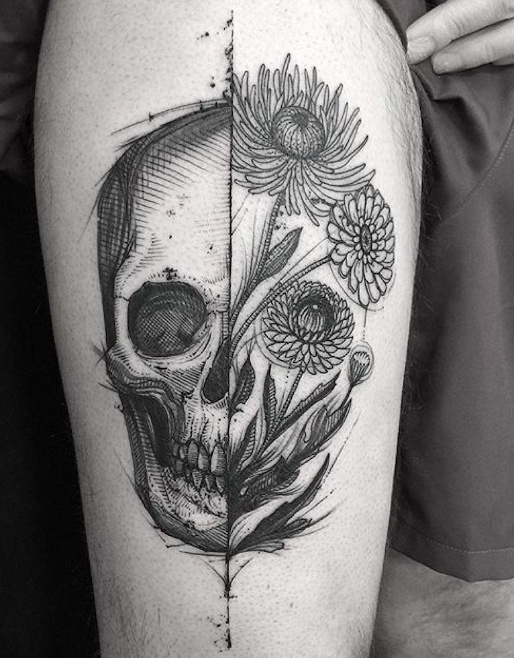 tatouage-tête-de-mort-fleurs-artistique-blackwork