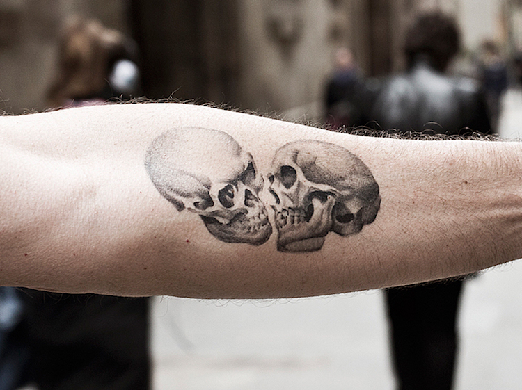 tatouage tête de mort homme-avant-bras