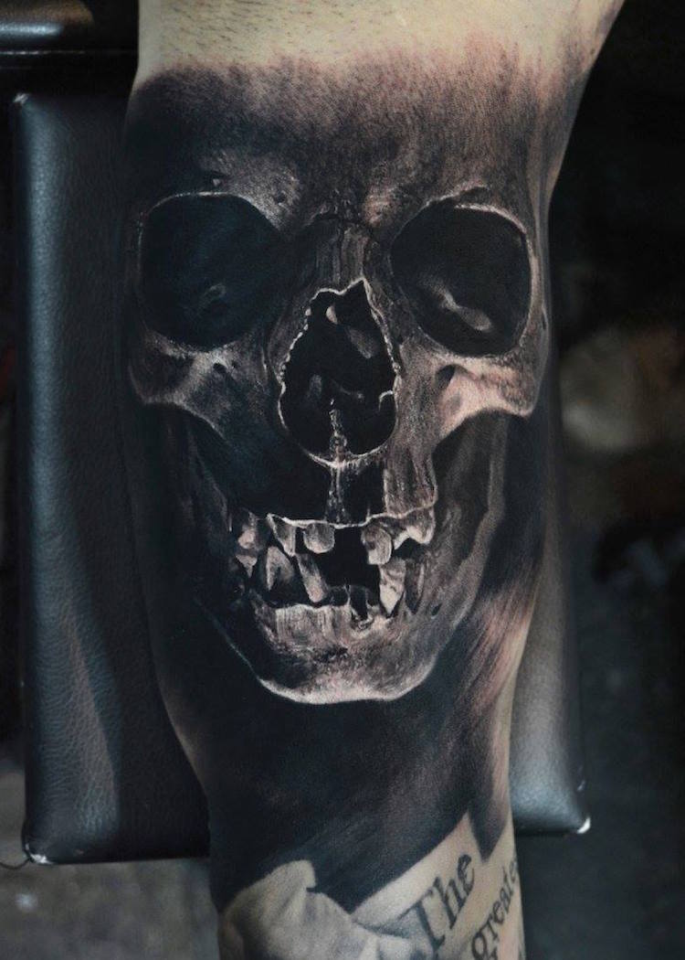 tatouage tête de mort hyper-réaliste-élaboré