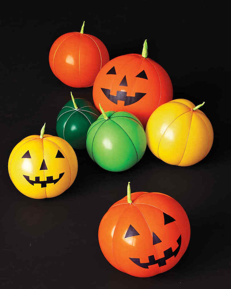 activité-manuelle-Halloween-citrouilles-ballons-fil