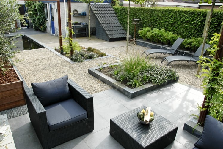 aménagement-jardin-paysager-moderne-gravier-parterres-terrasse