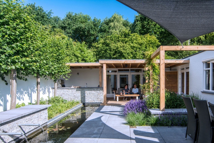 aménagement-jardin-paysager-moderne-terrasse-pergola-bois