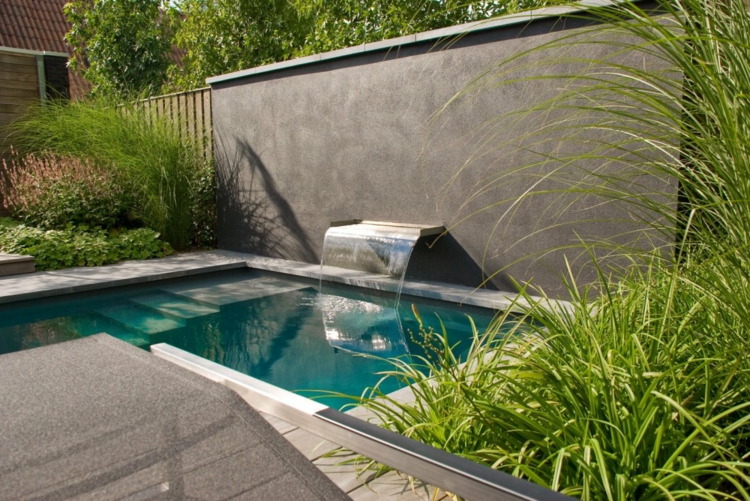 aménagement-jardin-paysager-piscine-avec-cascade