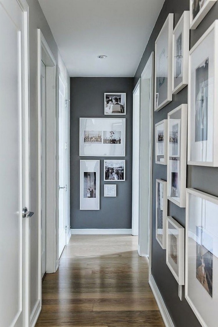 aménager un couloir étroit-idées-originales-parquet-mur-de-cadres-déco-grise