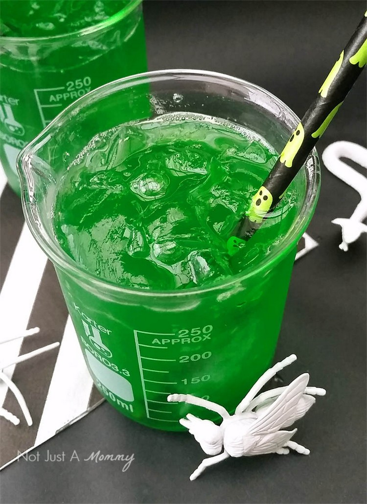 boisson-Halloween-cocktail-alcool-vert-glaçons