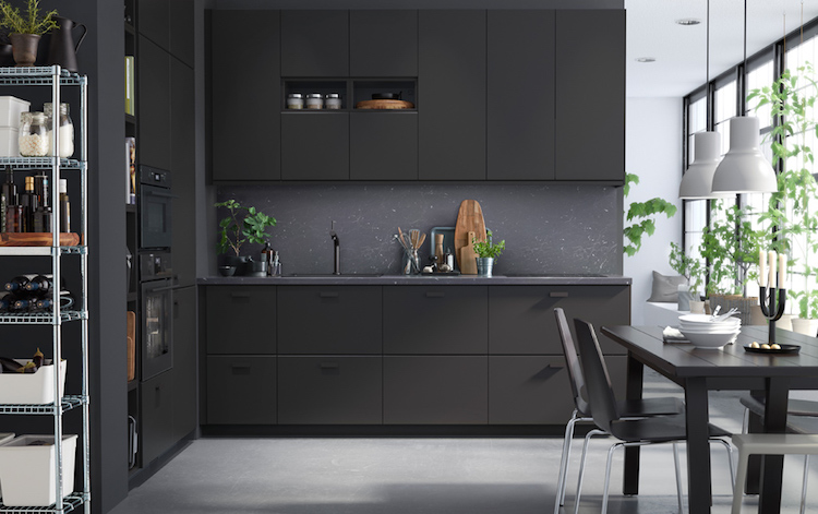 catalogue-IKEA-2018-cuisine-noire-mate-tableau-noir-UDDEVALLA